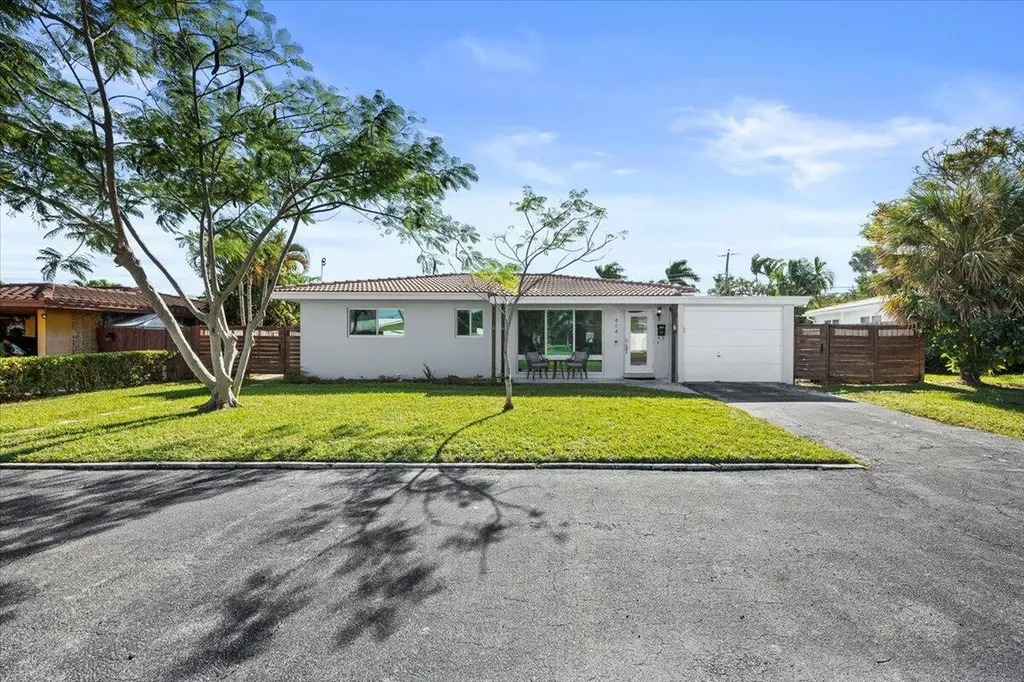 414 NE 26th Terrace Boca Raton FL 33431