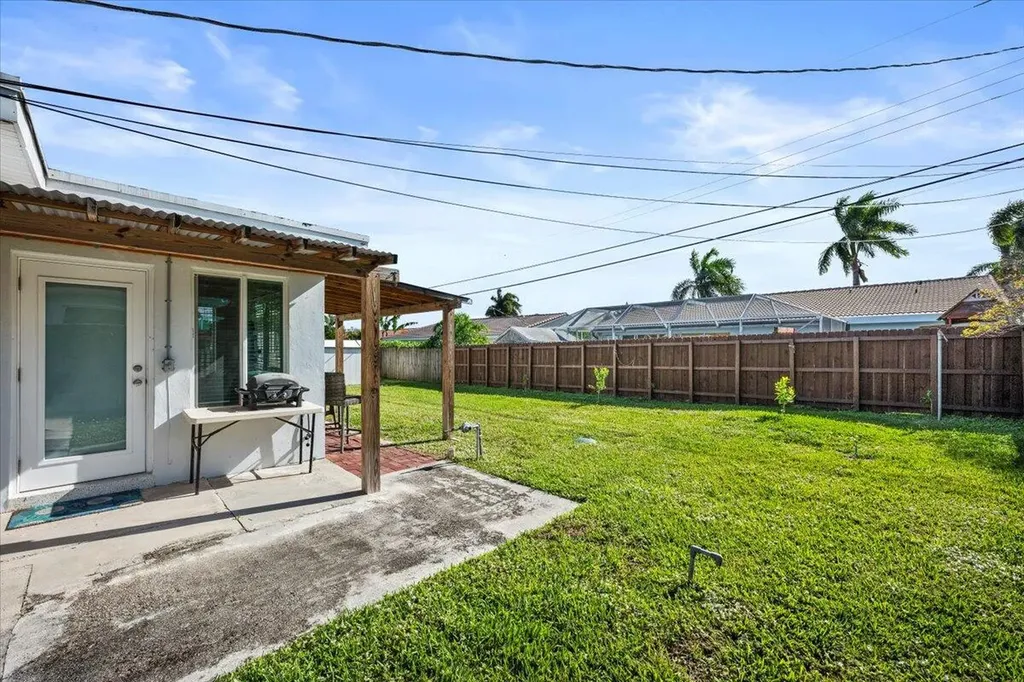 414 NE 26th Terrace Boca Raton FL 33431