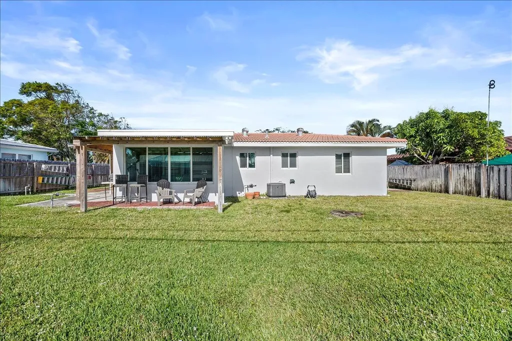 414 NE 26th Terrace Boca Raton FL 33431