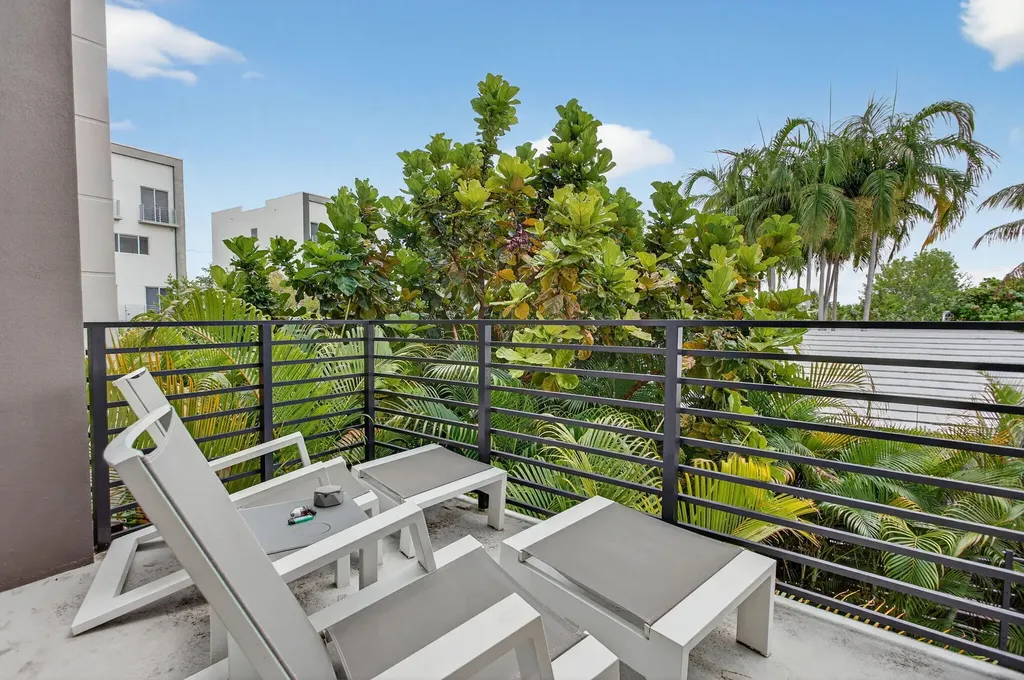 1044 N Victoria Park Road Fort Lauderdale FL 33304