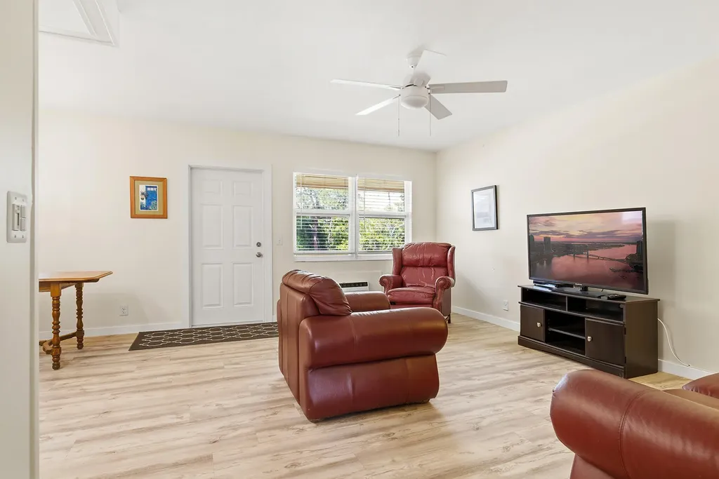 142 Norwich F West Palm Beach FL 33417