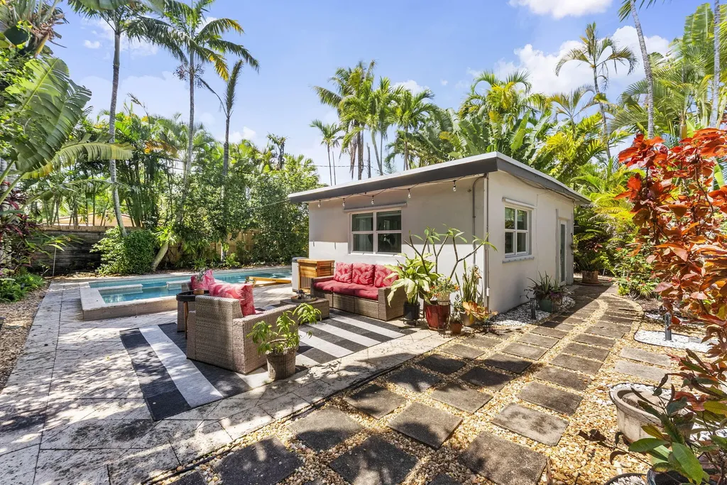 1627 NE 17th Avenue Fort Lauderdale FL 33305