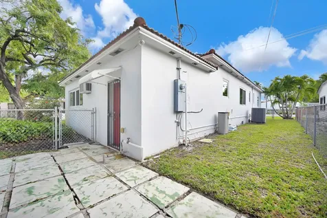2200 SW 23rd Terrace Miami FL 33145