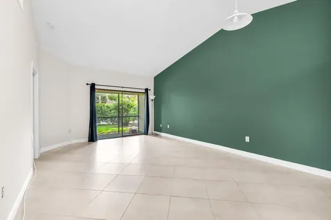 9665 NW 76th Court Tamarac FL 33321