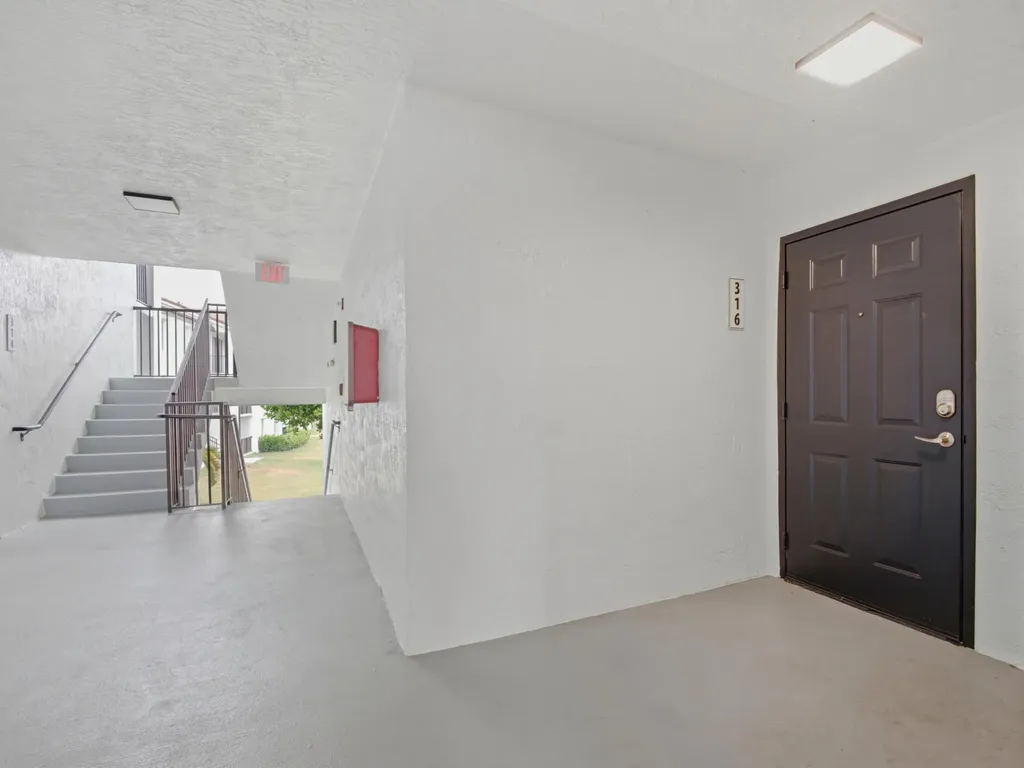 316 Villa Circle Boynton Beach FL 33435