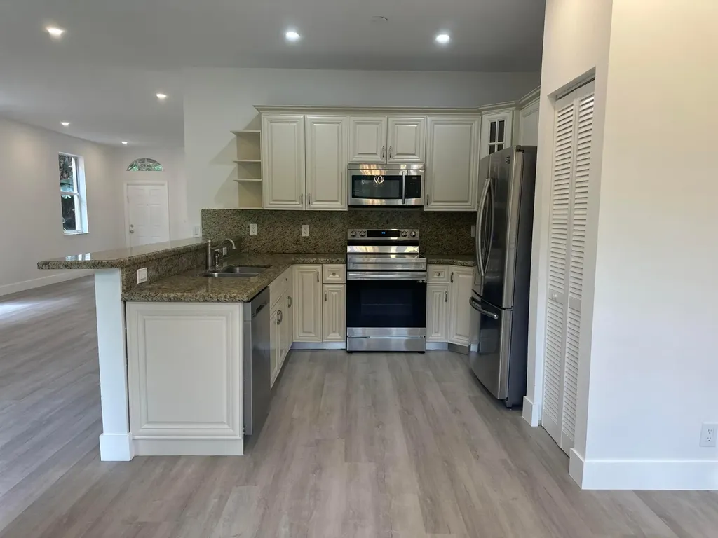 10702 NW 1st Court Plantation FL 33324