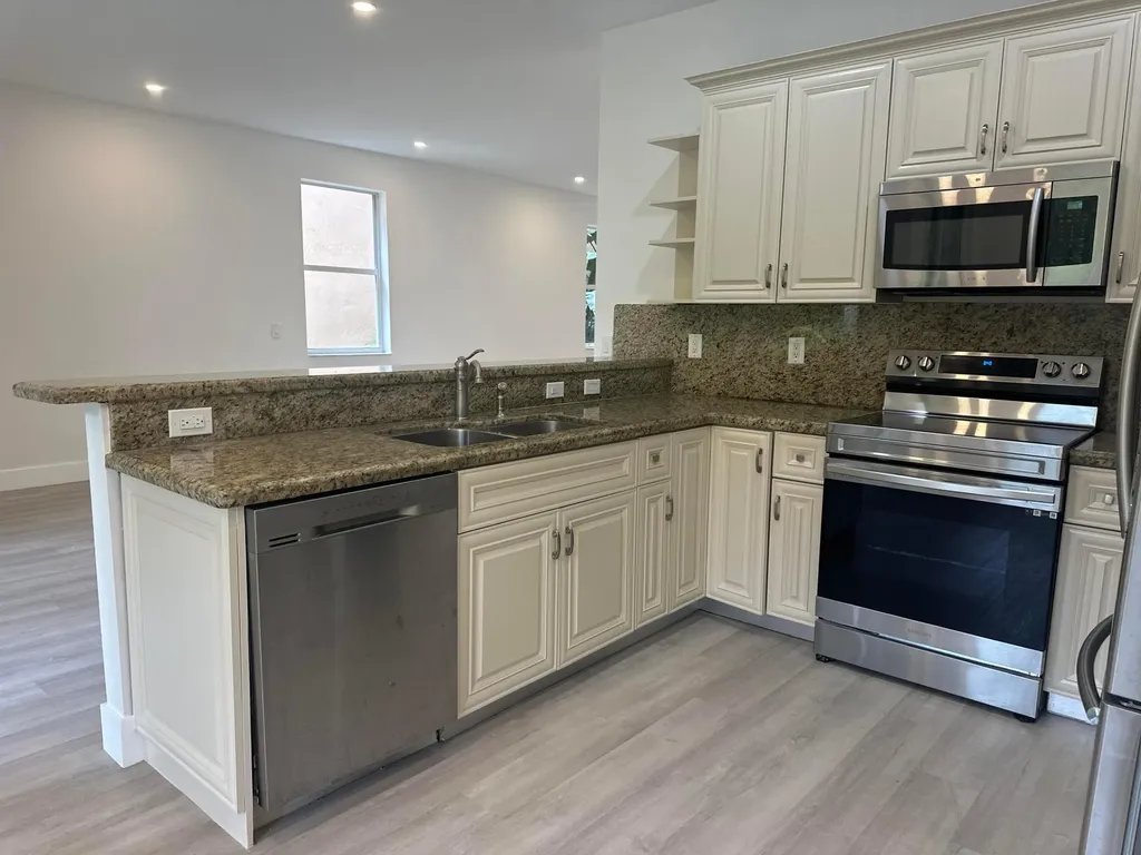 10702 NW 1st Court Plantation FL 33324