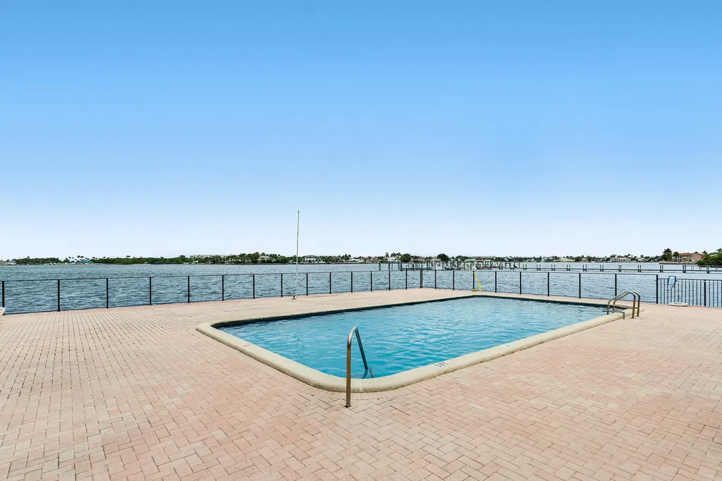 1820 New Palm Way Boynton Beach FL 33435