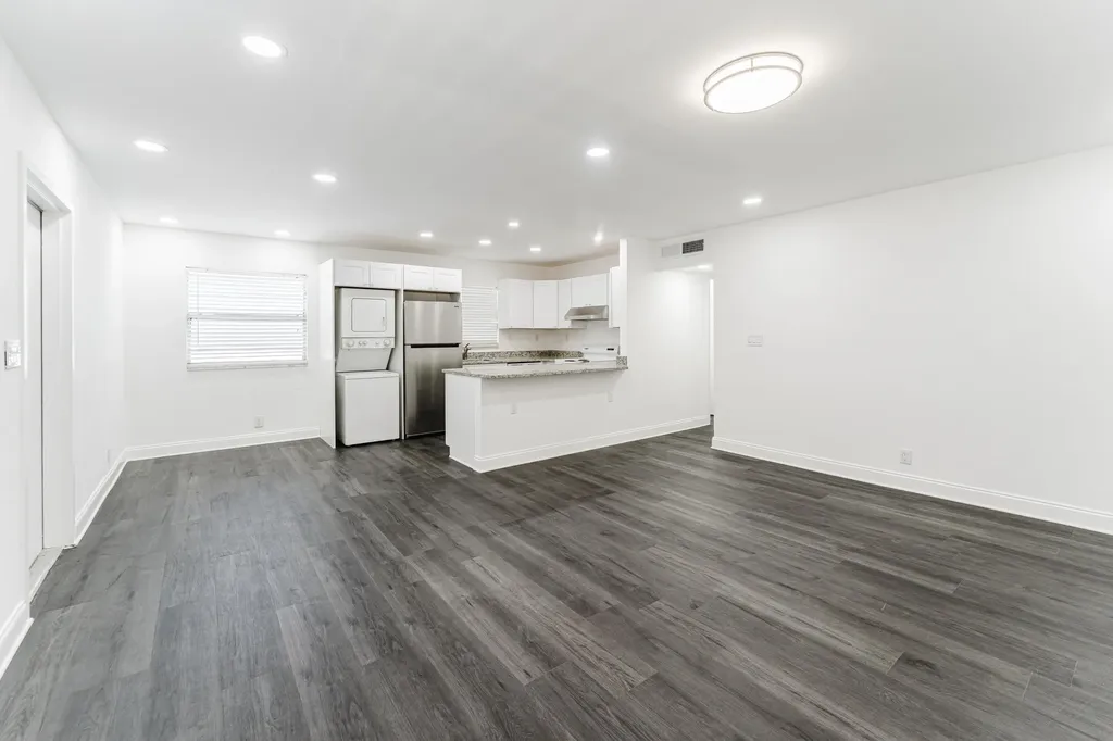 233 Brittany E Delray Beach FL 33446