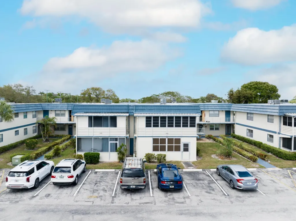 233 Brittany E Delray Beach FL 33446