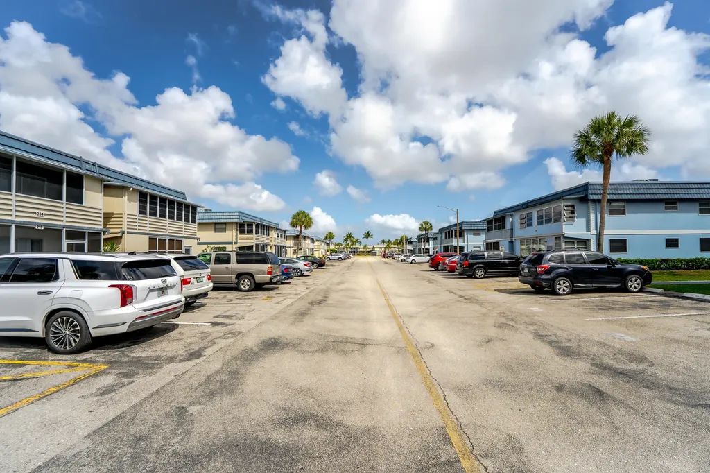 233 Brittany E Delray Beach FL 33446