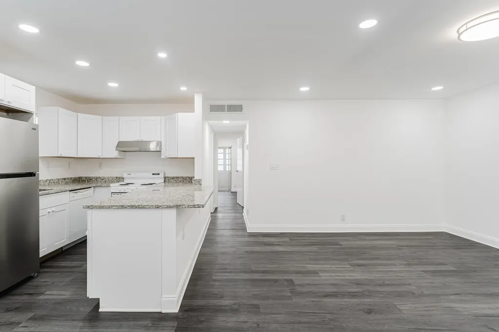 233 Brittany E Delray Beach FL 33446