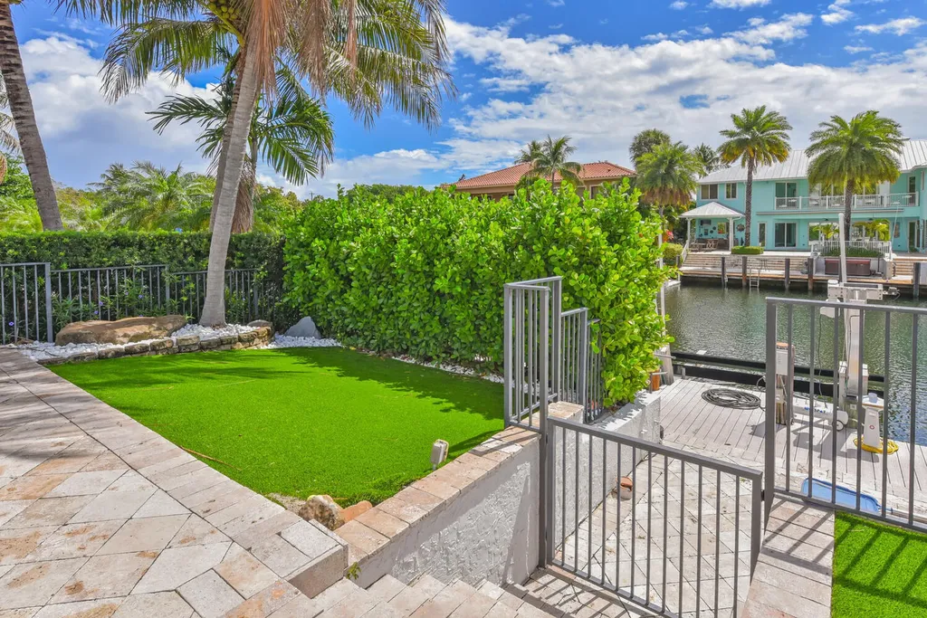4030 NE 25th Avenue Lighthouse Point FL 33064