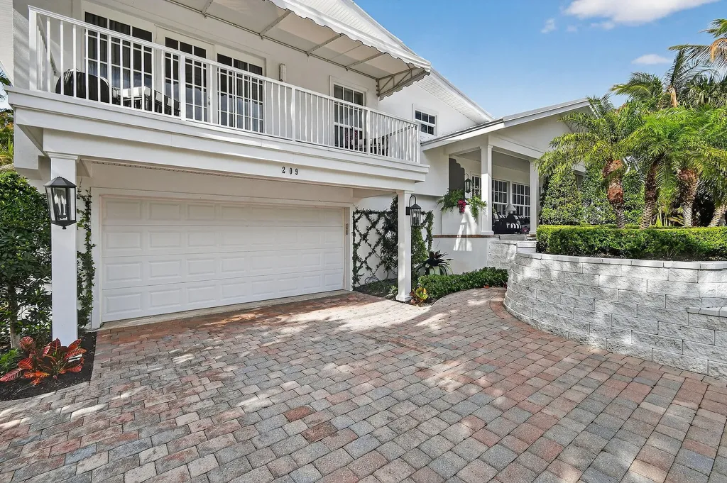 209 Treasure Place Jupiter Inlet Colony FL 33469