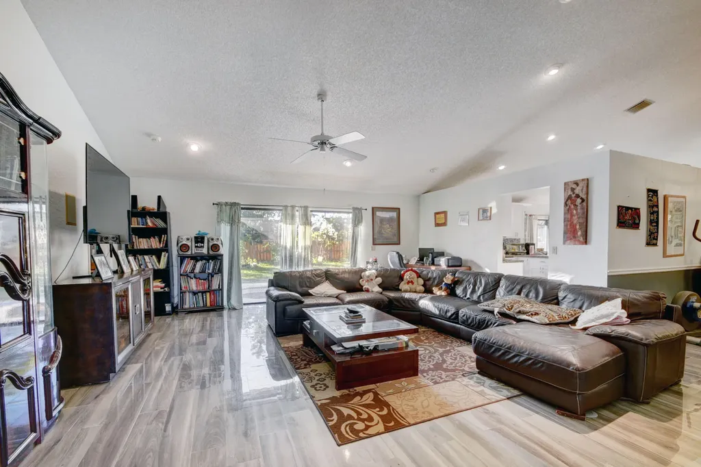 9697 Majestic Way Boynton Beach FL 33437