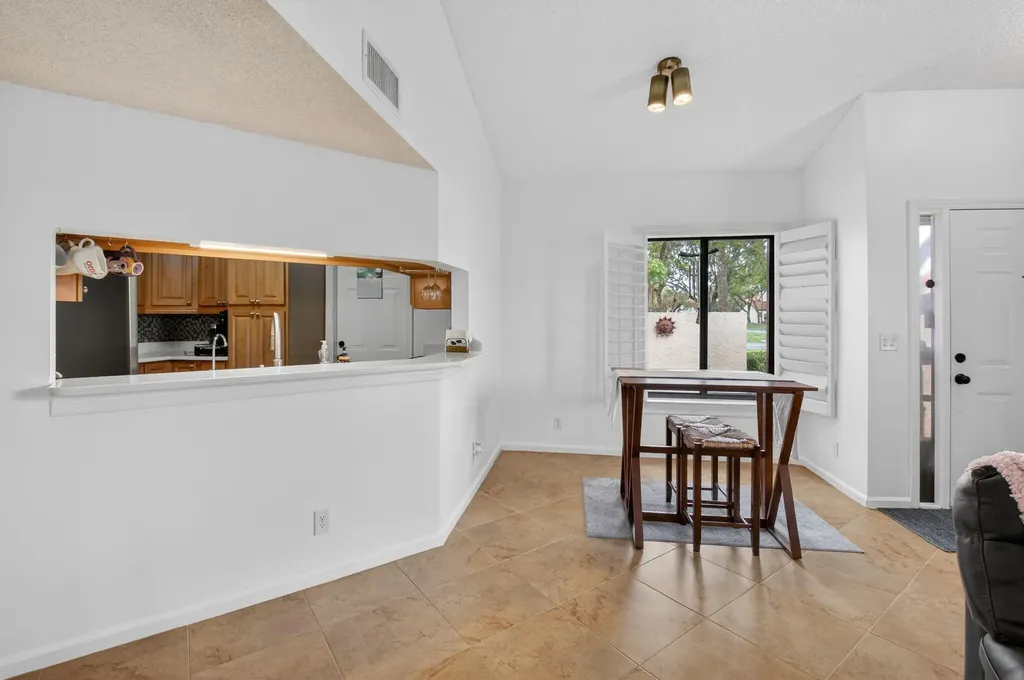 10 Vía De Casas Sur Boynton Beach FL 33426