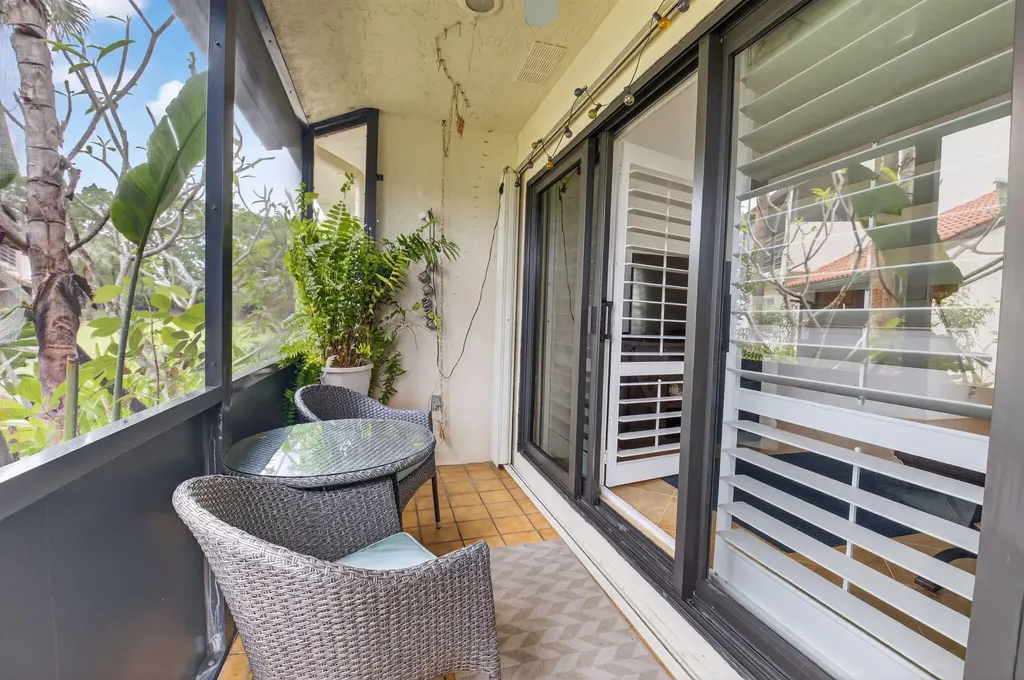 10 Vía De Casas Sur Boynton Beach FL 33426