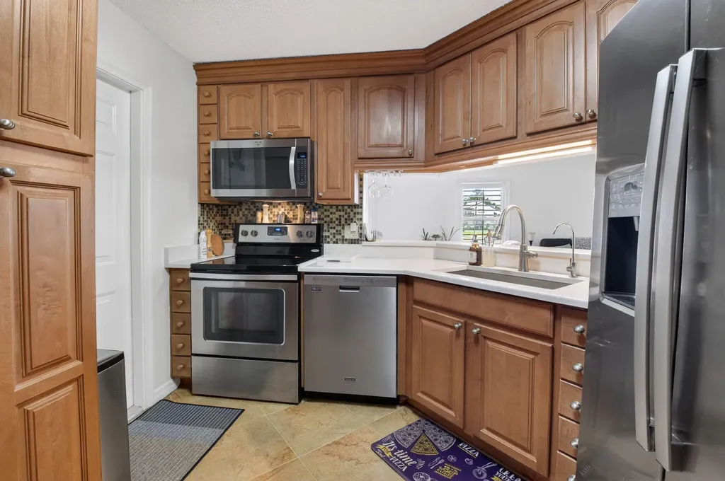 10 Vía De Casas Sur Boynton Beach FL 33426