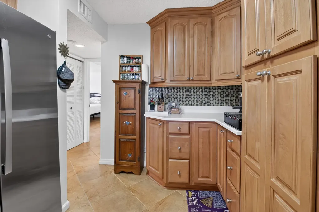 10 Vía De Casas Sur Boynton Beach FL 33426