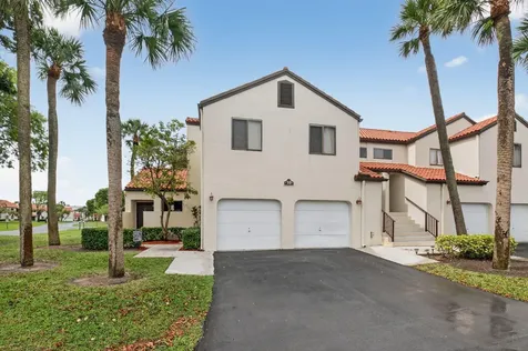 10 Vía De Casas Sur Boynton Beach FL 33426