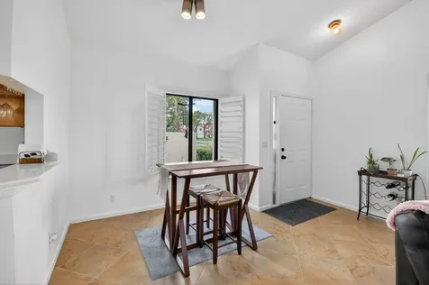 10 Vía De Casas Sur Boynton Beach FL 33426