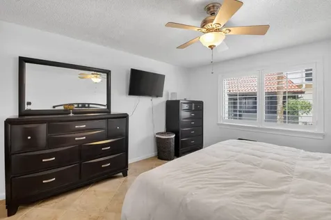 10 Vía De Casas Sur Boynton Beach FL 33426