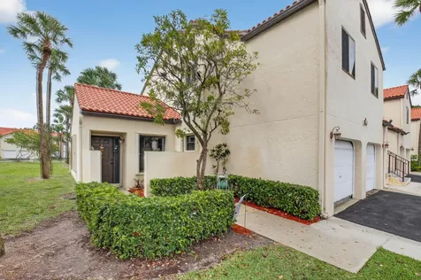 10 Vía De Casas Sur Boynton Beach FL 33426