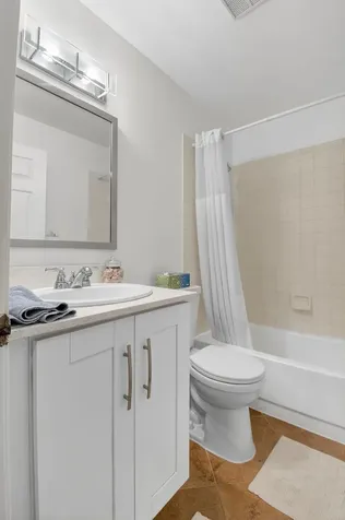 10 Vía De Casas Sur Boynton Beach FL 33426