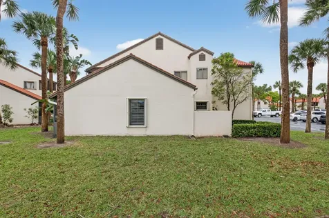 10 Vía De Casas Sur Boynton Beach FL 33426