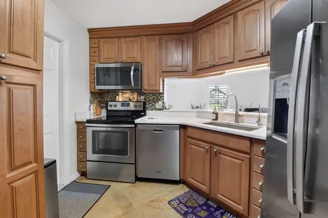 10 Vía De Casas Sur Boynton Beach FL 33426
