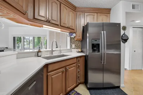 10 Vía De Casas Sur Boynton Beach FL 33426