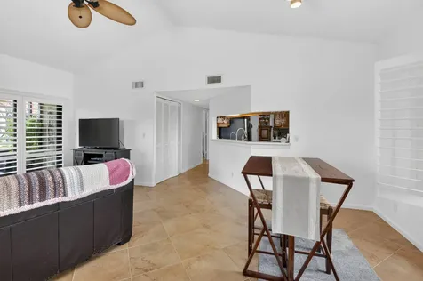 10 Vía De Casas Sur Boynton Beach FL 33426