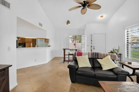 10 Vía De Casas Sur Boynton Beach FL 33426