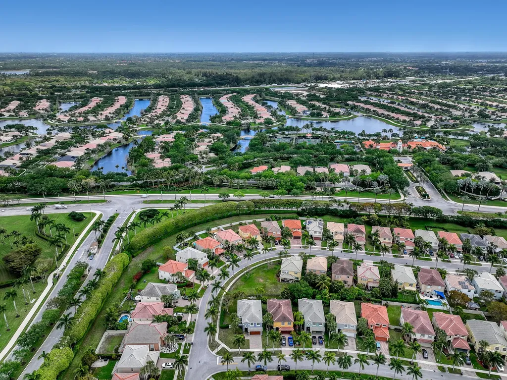 9022 Dupont Place Wellington FL 33414