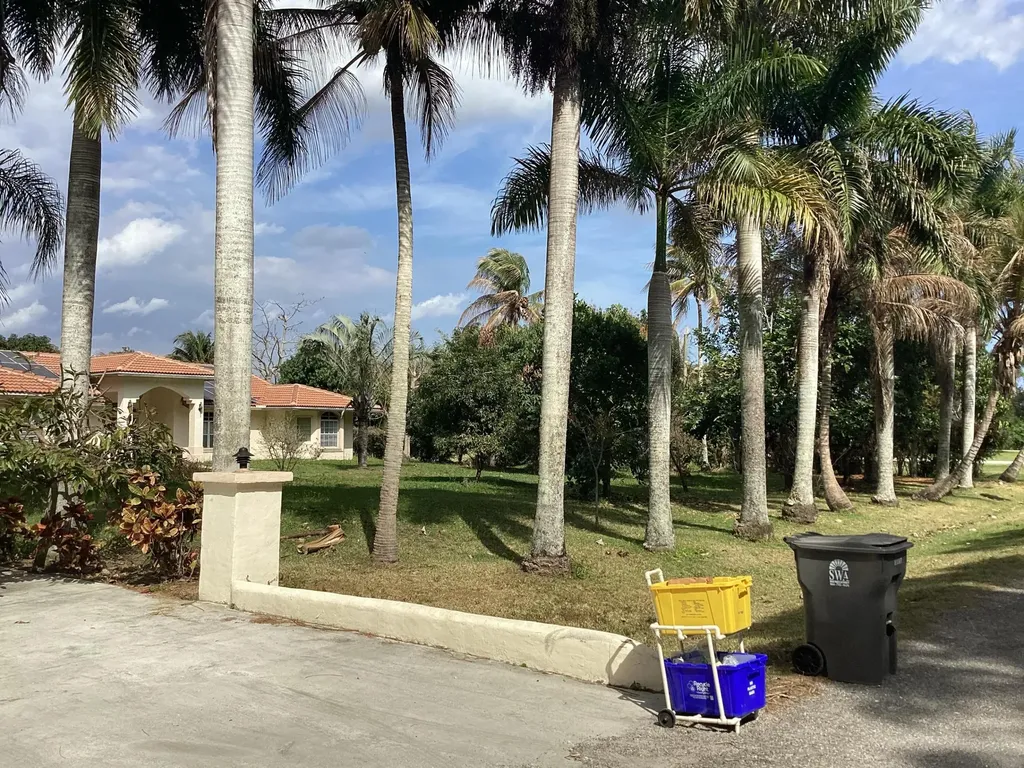 12173 N 88th Place Place N The Acreage FL 33412