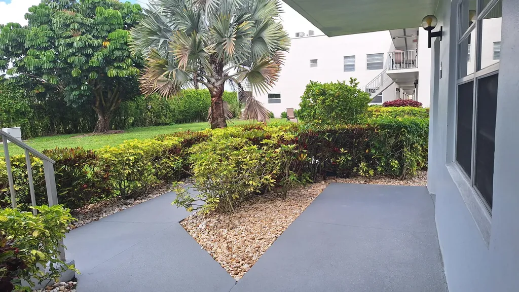 120 Normandy Delray Beach FL 33484