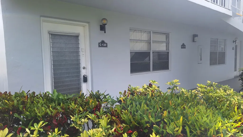 120 Normandy Delray Beach FL 33484