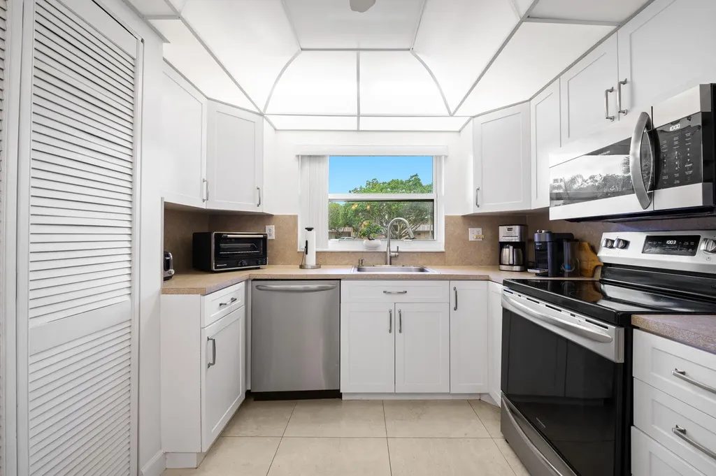 9330 E Sunrise Lakes Boulevard E Sunrise FL 33322