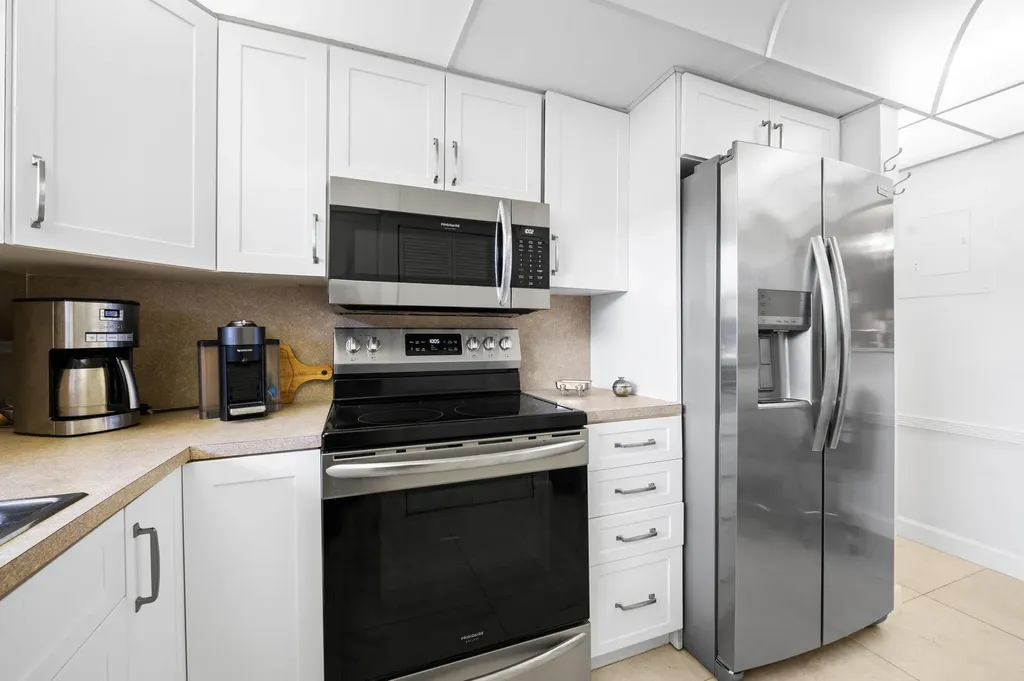 9330 E Sunrise Lakes Boulevard E Sunrise FL 33322