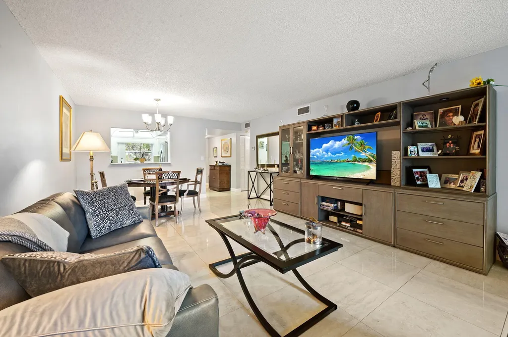 9330 E Sunrise Lakes Boulevard E Sunrise FL 33322