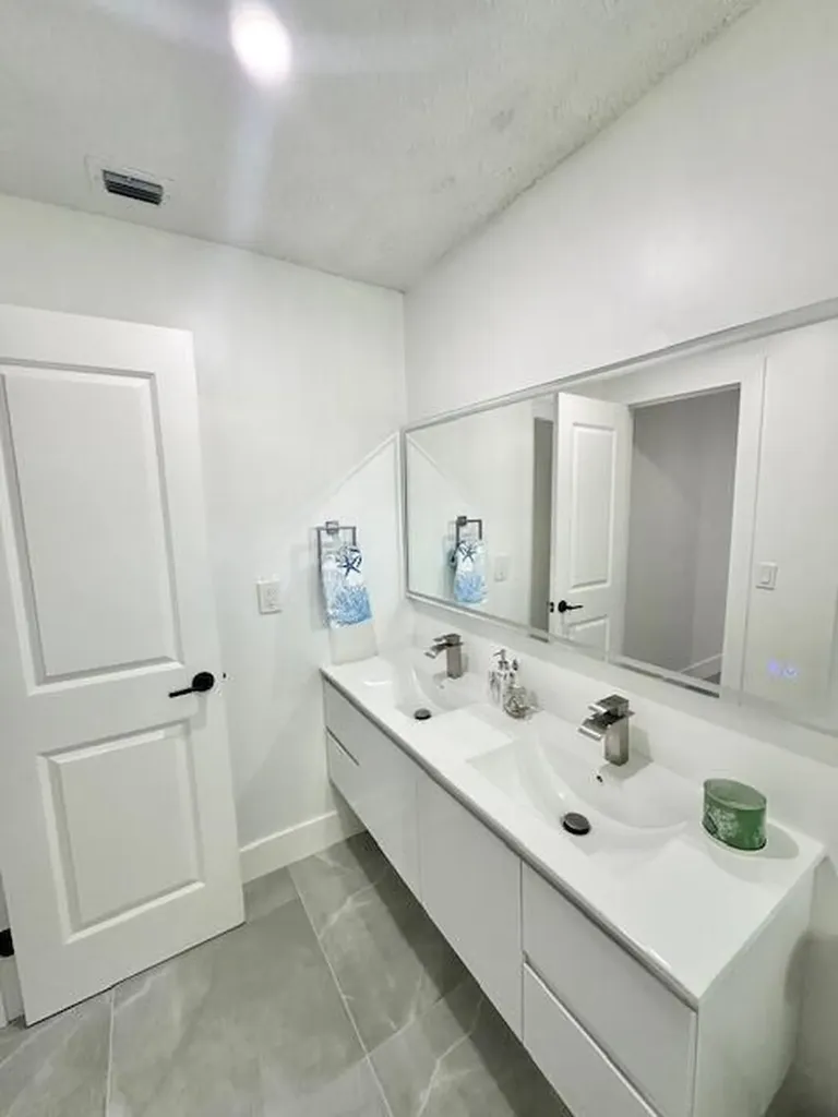 811 SW 18th Court Boynton Beach FL 33426
