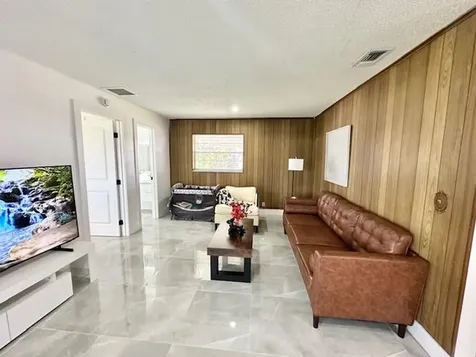 811 SW 18th Court Boynton Beach FL 33426