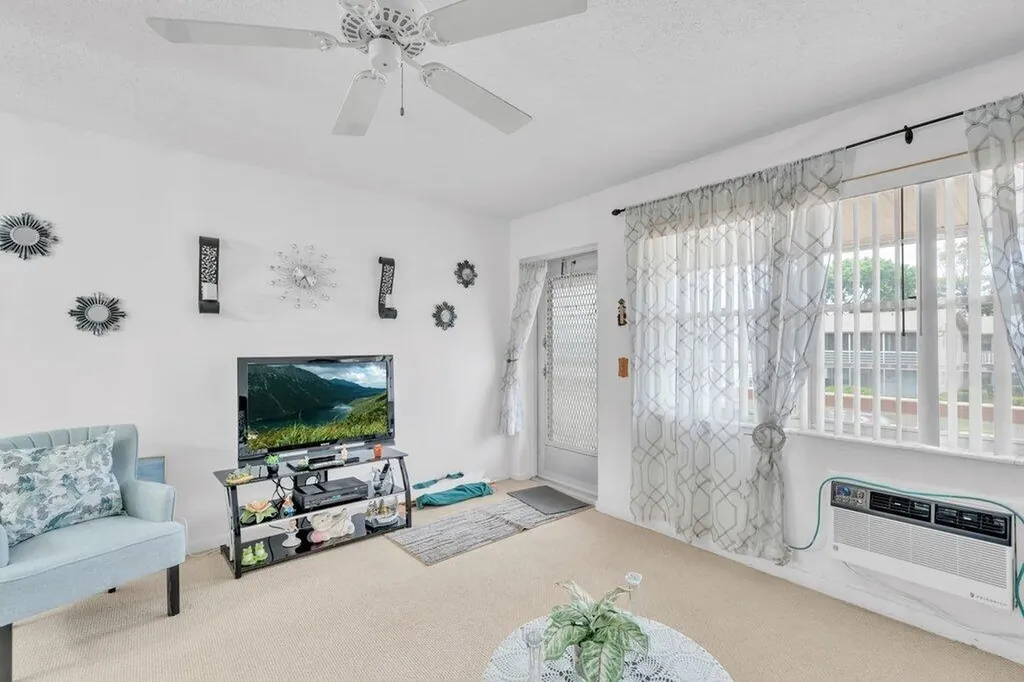 349 Camden O West Palm Beach FL 33417