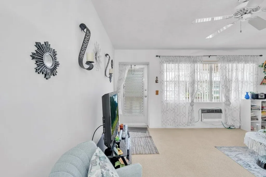 349 Camden O West Palm Beach FL 33417