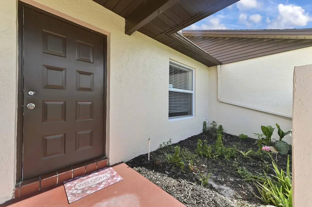8495 Lake Point Court Lake Worth FL 33467