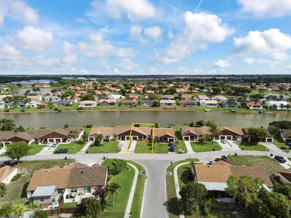 8495 Lake Point Court Lake Worth FL 33467