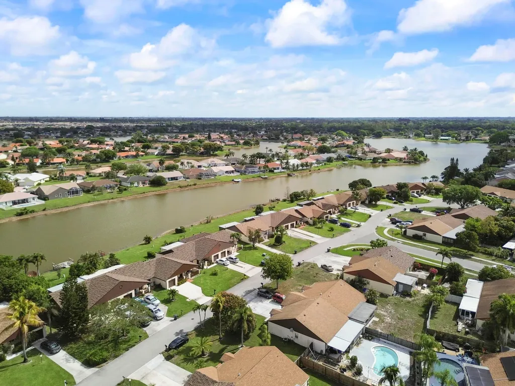 8495 Lake Point Court Lake Worth FL 33467