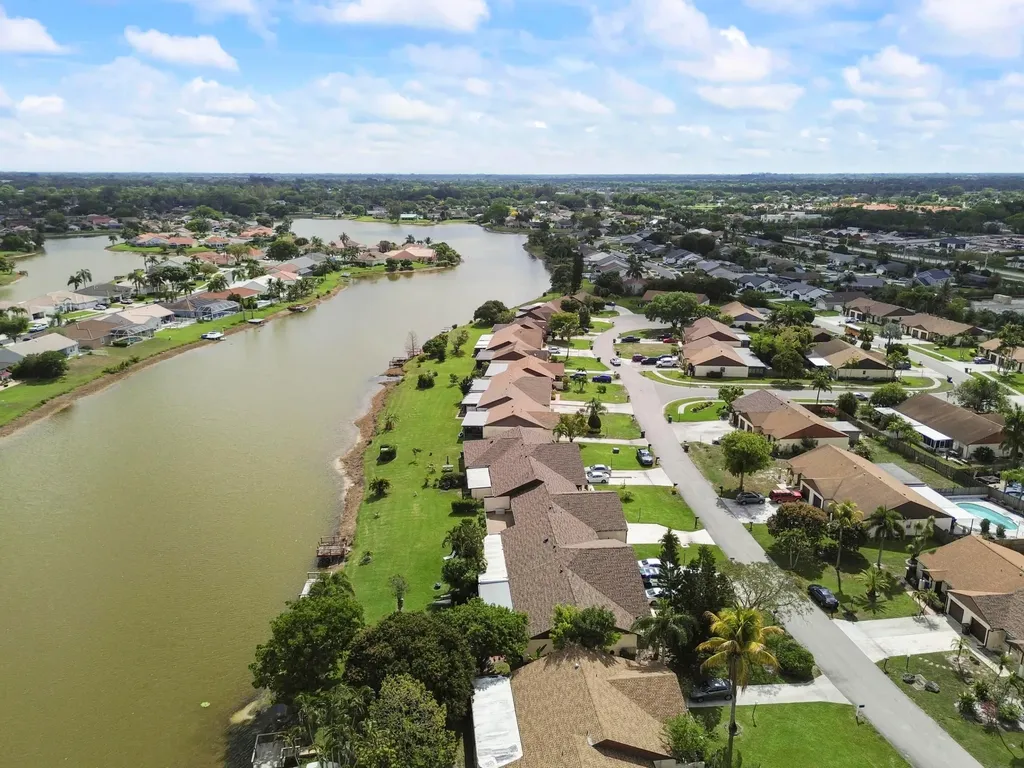 8495 Lake Point Court Lake Worth FL 33467