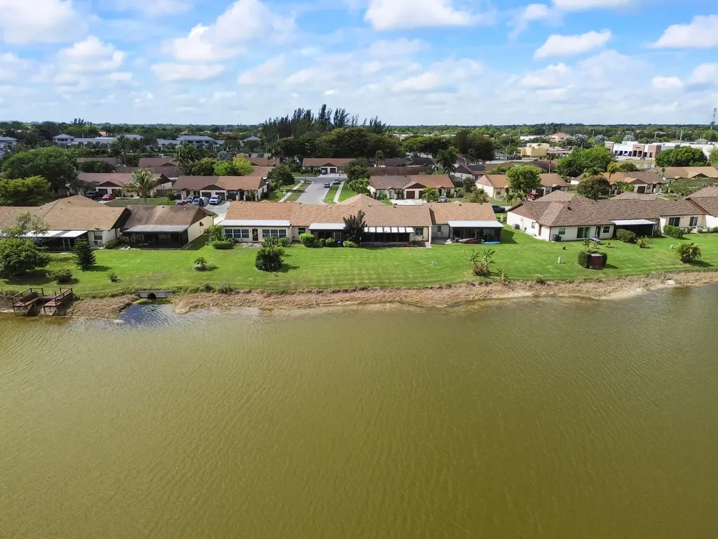 8495 Lake Point Court Lake Worth FL 33467