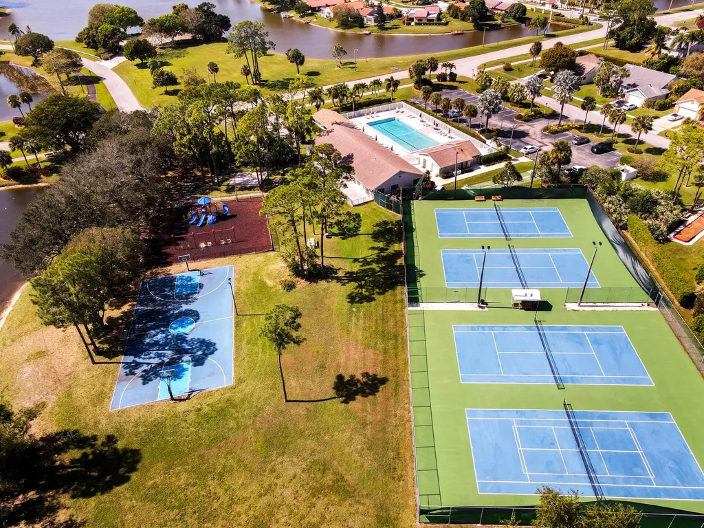 8495 Lake Point Court Lake Worth FL 33467